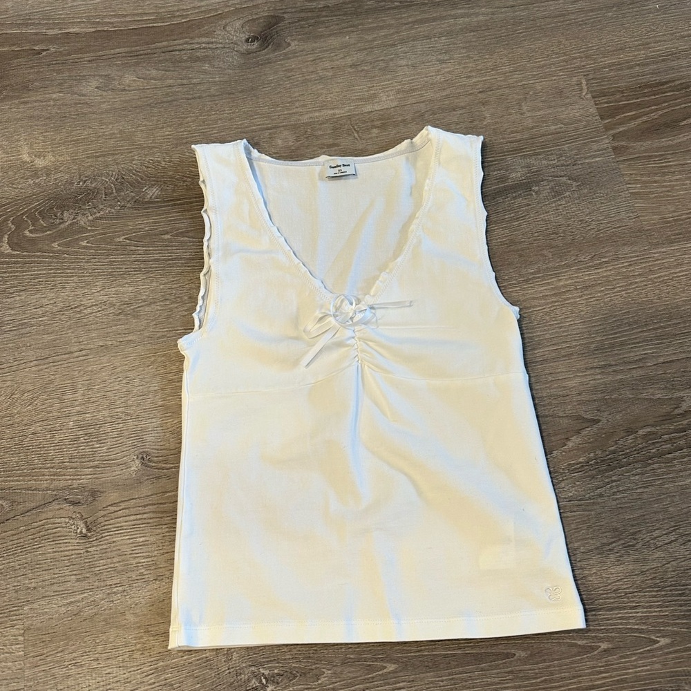 tank top with bow detail Aritzia nectar white tank top with bow size xsmall